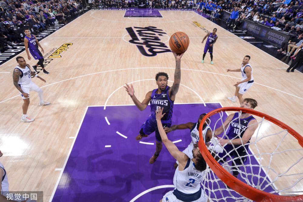 他不仅在场 他不仅在场