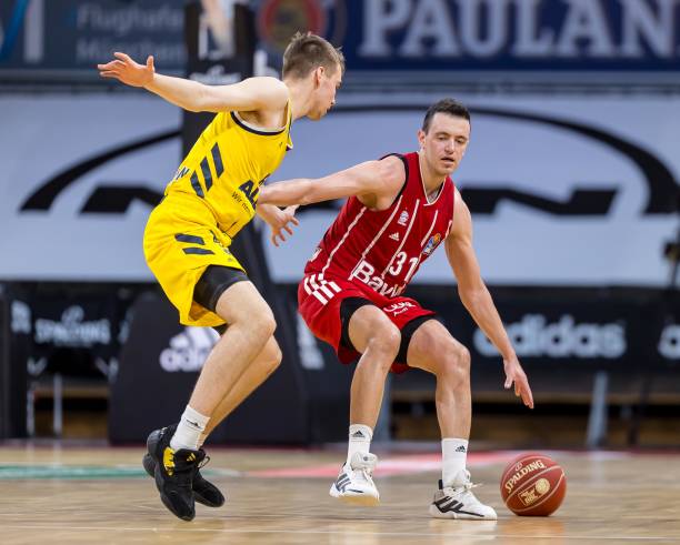 的侧翼球员 的侧翼球员