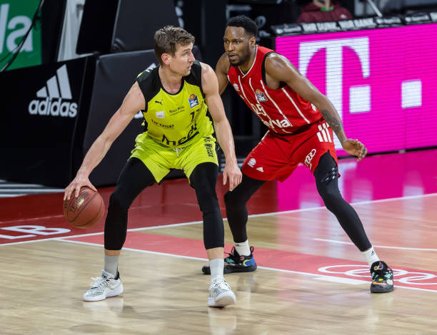 理或教练职 理或教练职