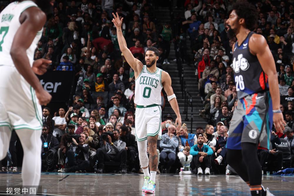 她在战场上 她在战场上